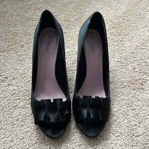 Tahari formal satin style shoes